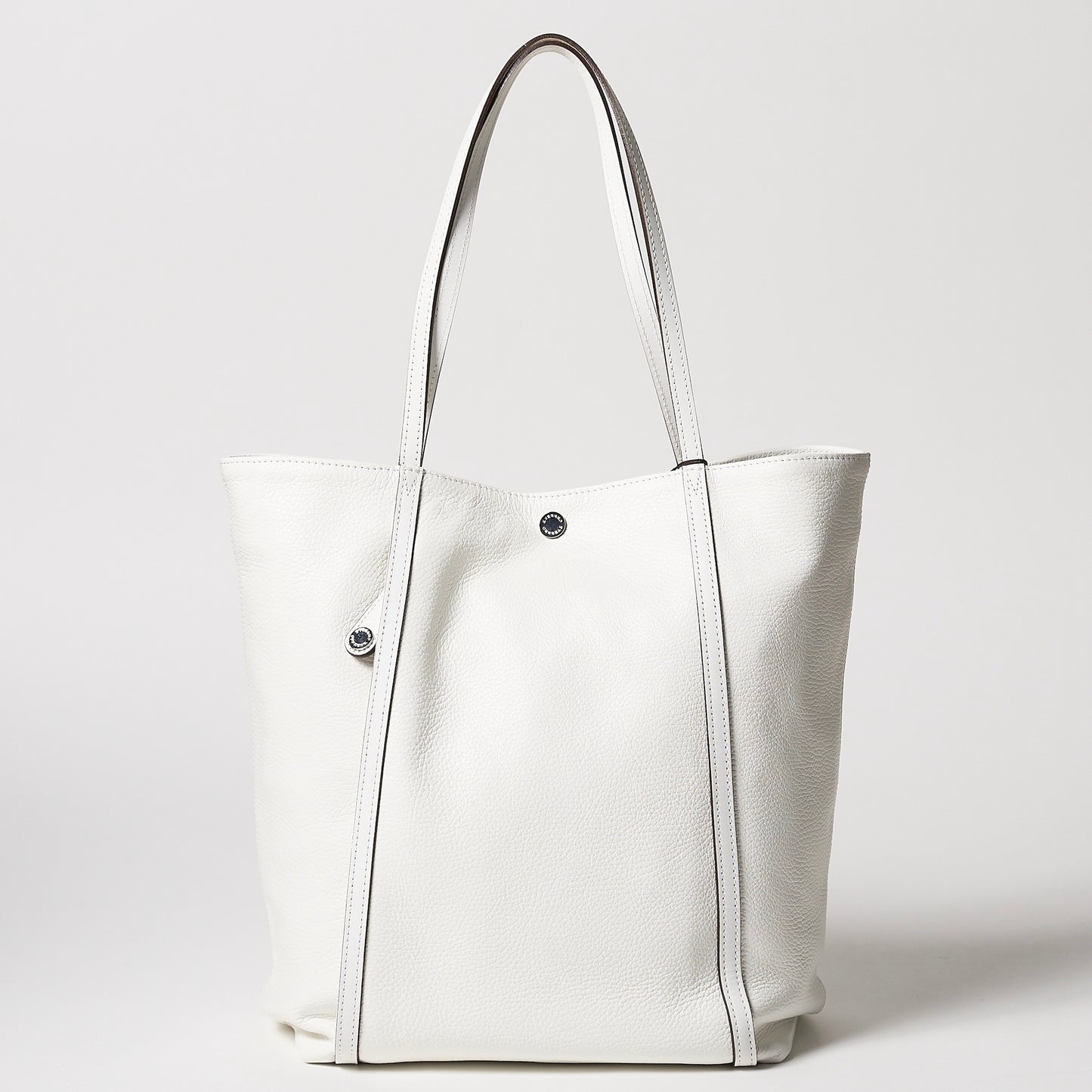 Size: width 25.5 (10”) × height 35.5 (14”) × depth 14.5 (5.7”) cm<br>Weight: 720 g (1.59 libs)