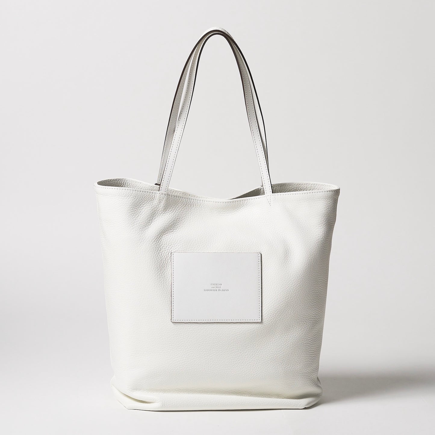 Size: width 25.5 (10”) × height 35.5 (14”) × depth 14.5 (5.7”) cm<br>Weight: 720 g (1.59 libs)