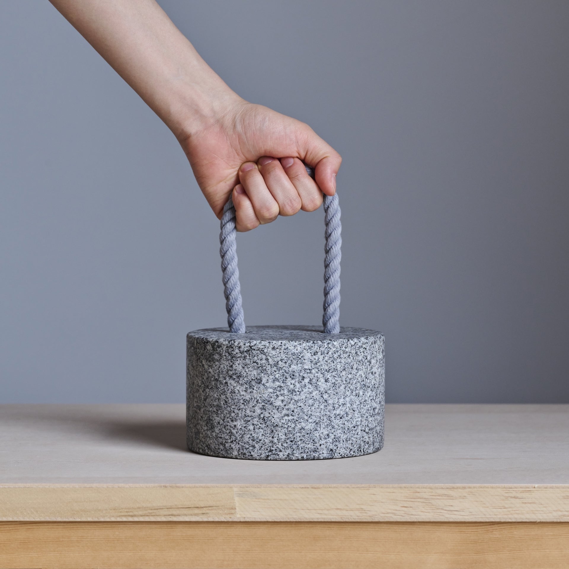 Size: height of rope 130 mm (5.1”) <br> φ140* height 80 mm (5.5”*3.1”) <br>Weight: 3.2 kg (7.05 lbs)