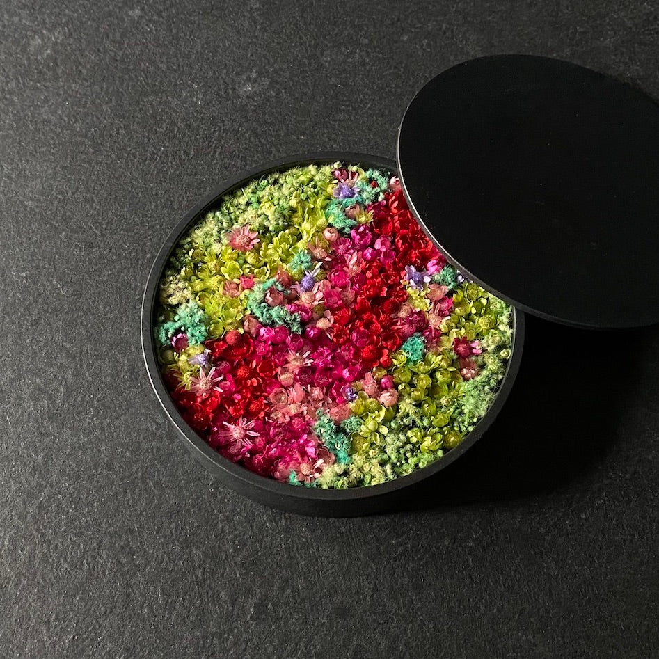 Large: diameter 10.2 × height 2.2 cm (4 × 0.9 inches)