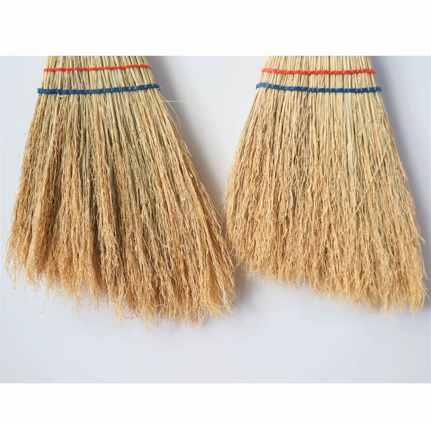 Tip / left: Plain wood / right: Dry lacquer