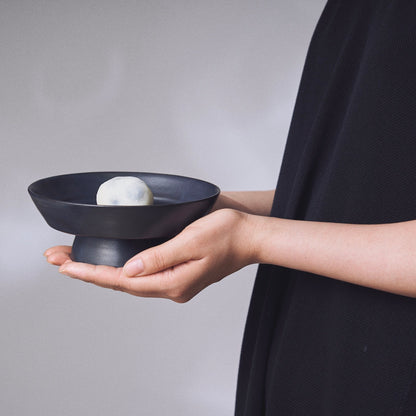Kuroterasu Footed Plate<br>Whatever you place on it looks striking