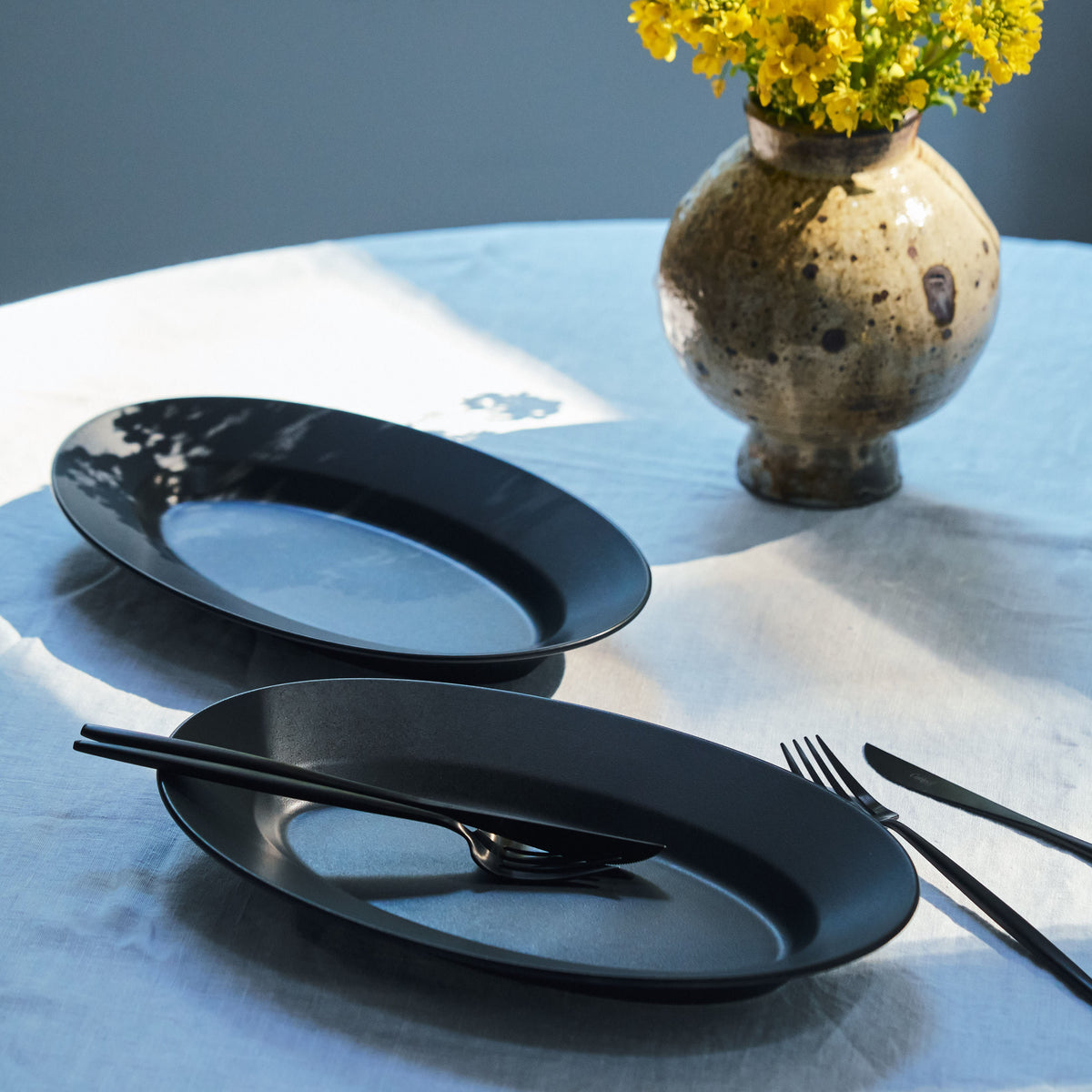 Kuroterasu Oval Plate<br>A matte yet lustrous finish