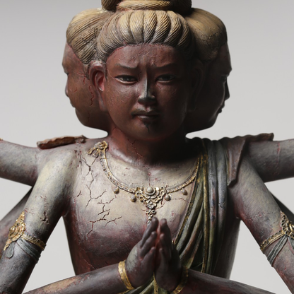 Even the characteristic surface cracks unique to dry-lacquer sculptures have been meticulously reproduced.