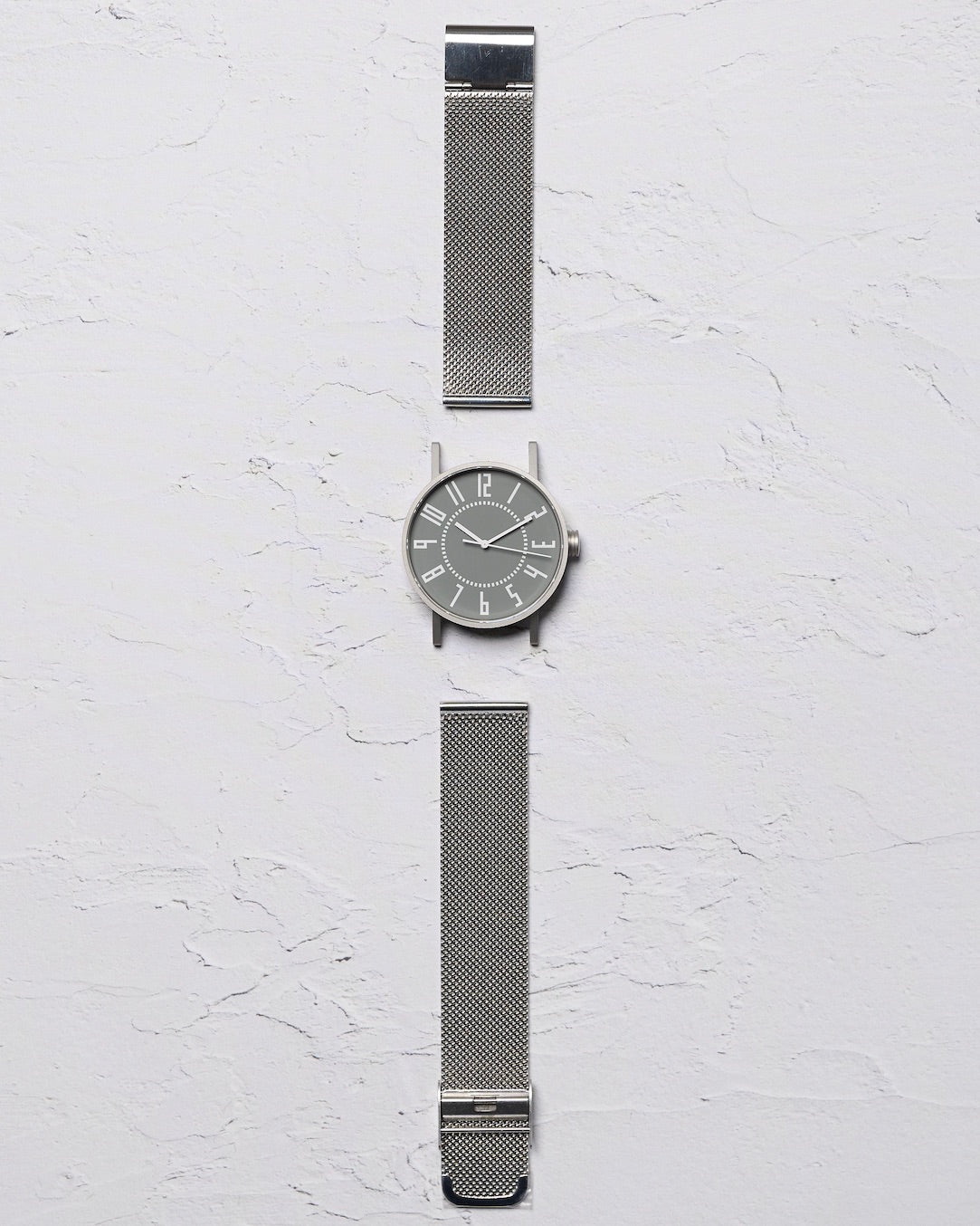 Dial Color: Gray / Case Size: 37 mm