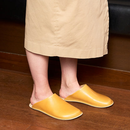 Room shoes "REELA" in Gloss Leather Mustard