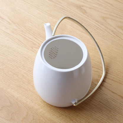 Susumuya Chaten Susumu Dobin Teapot<br>
The handle folds down for compact storage