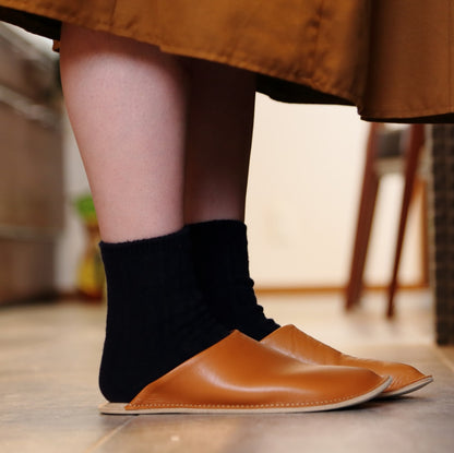 Room shoes "REELA" in  Waxed Leather Camel