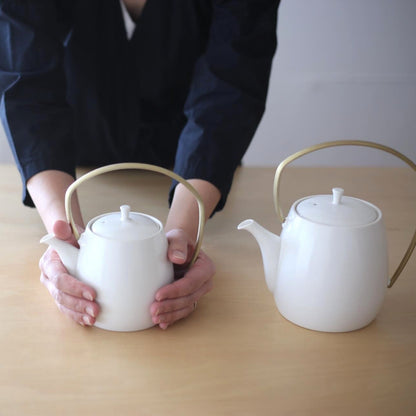 Susumuya Chaten Susumu Dobin Teapot<br>
Small (1–2 people): approx. 16.9 fl oz (500 ml), Large (3–4 people): approx. 30.4 fl oz (900 ml)