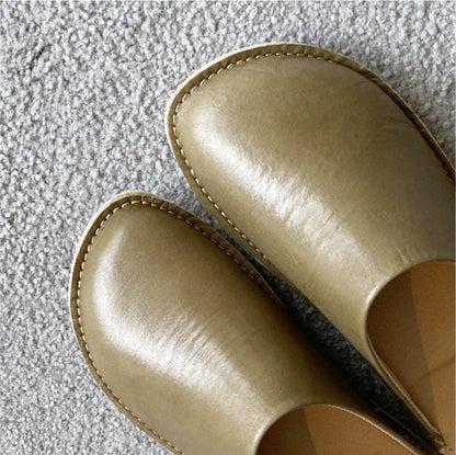 Room shoes "REELA" in Gloss Leather Olive