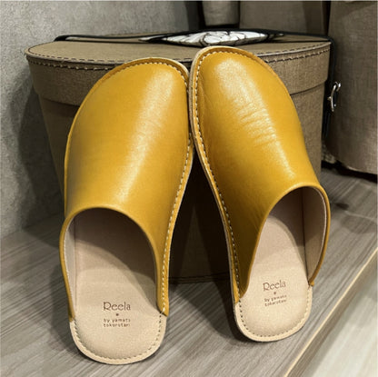Room shoes "REELA" in Gloss Leather Mustard