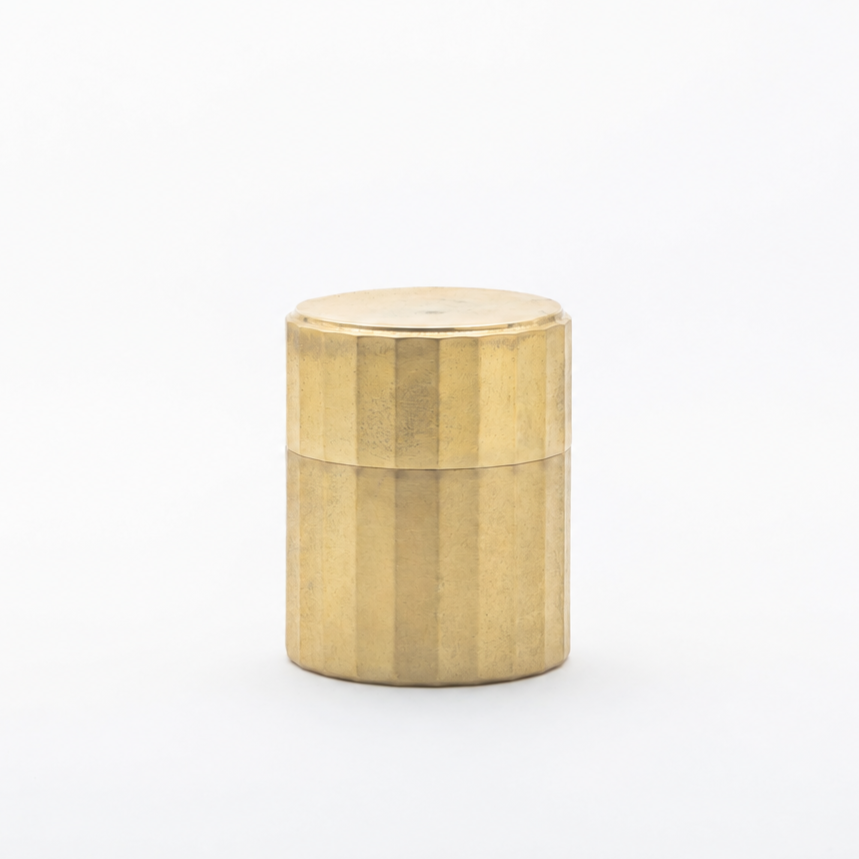 Susumuya Chaten Susumu Tea Caddy (Large)<br>Size: Ø 3.4 in (87 mm) × H 4.4 in (110.5 mm)  Weight: approx. 25.8 oz (730 g)  Capacity: 7.1 oz (200 g)