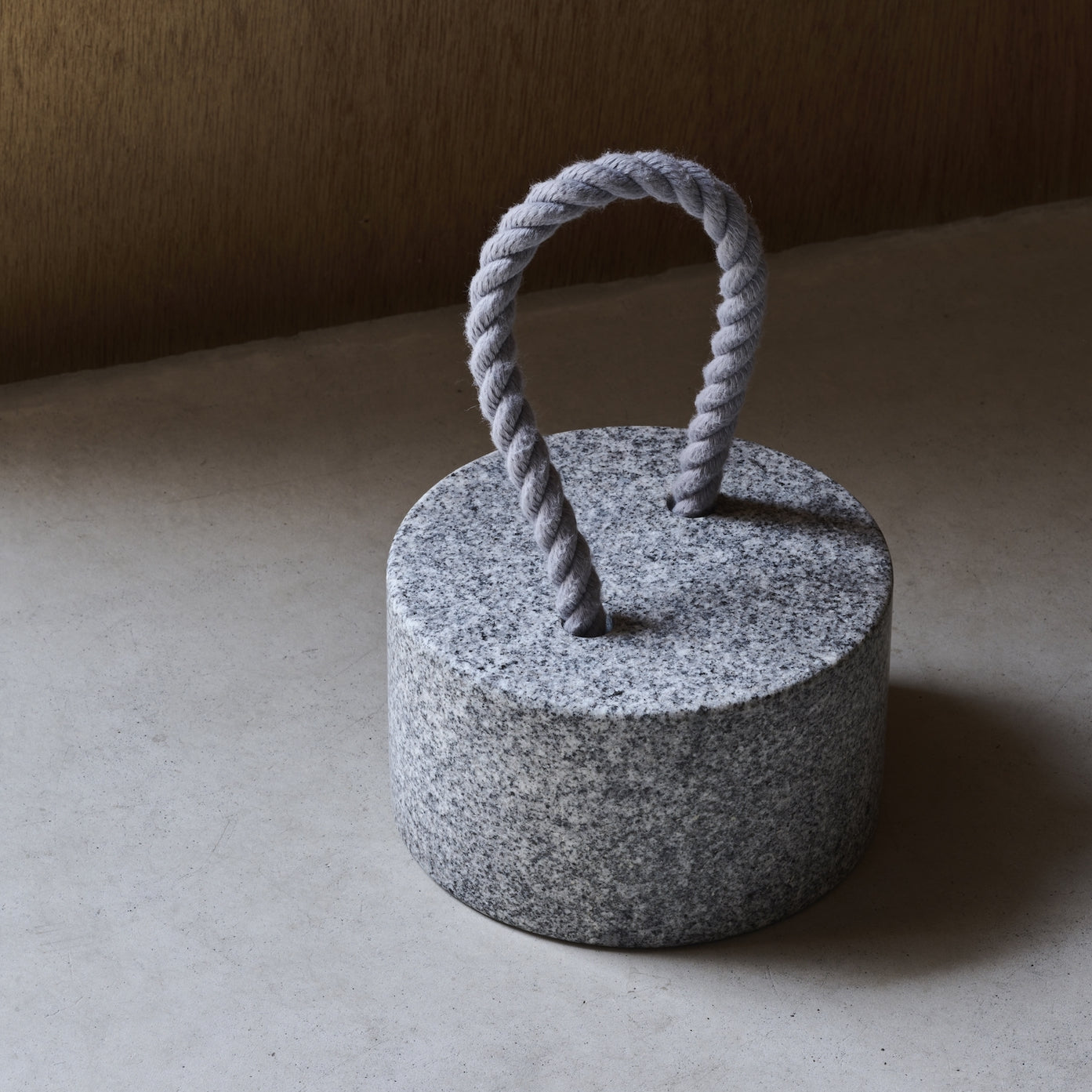 Size: height of rope 130 mm (5.1”) <br> φ140* height 80 mm (5.5”*3.1”) <br>Weight: 3.2 kg (7.05 lbs)