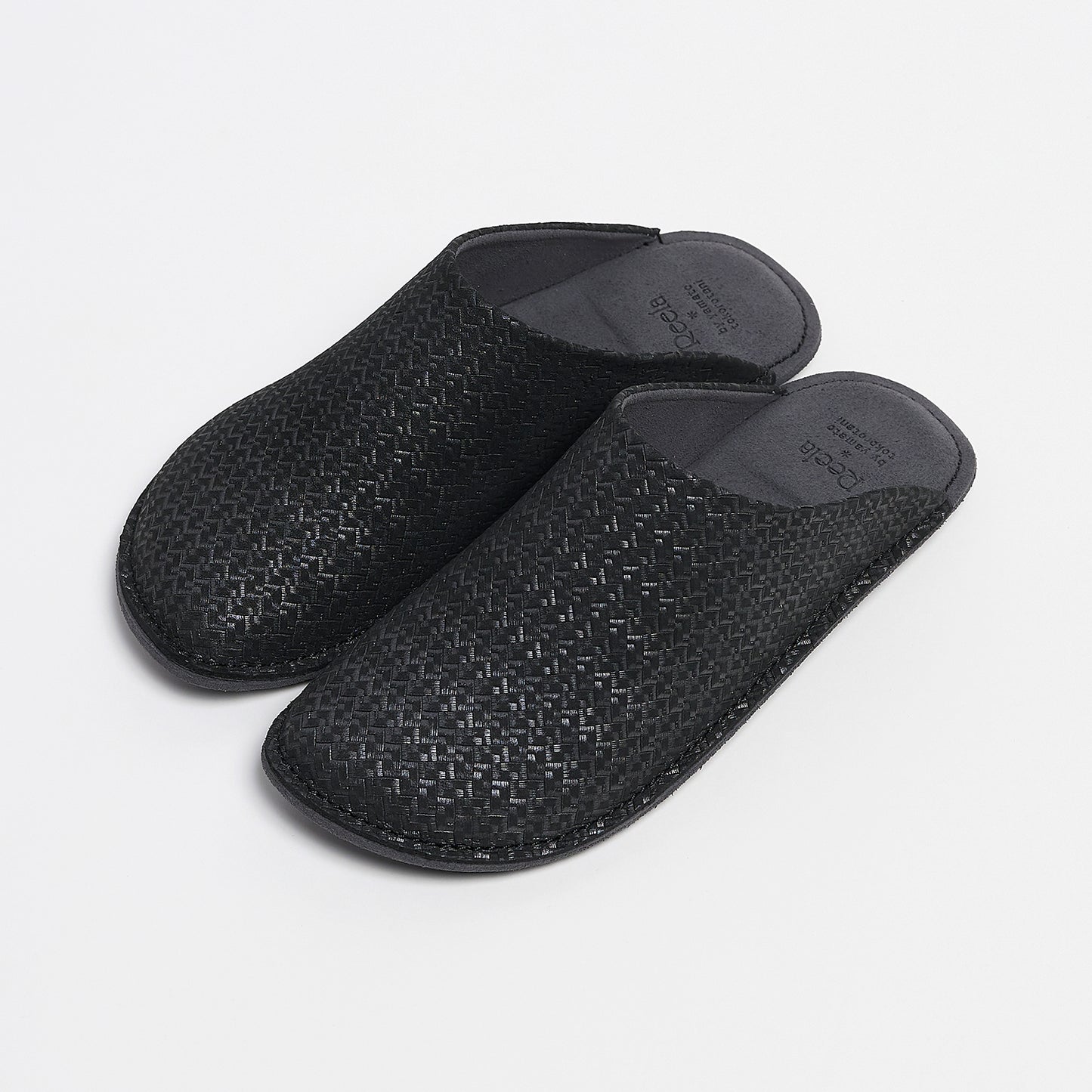 Room shoes "REELA" in Embossed Leather Black