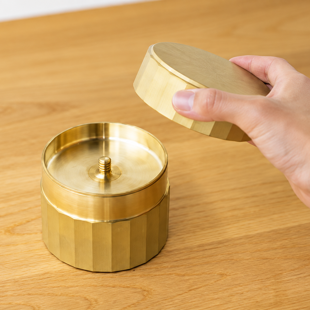 Susumuya Chaten Susumu Tea Caddy & Scoop Set<br>An airtight lid that glides smoothly shut