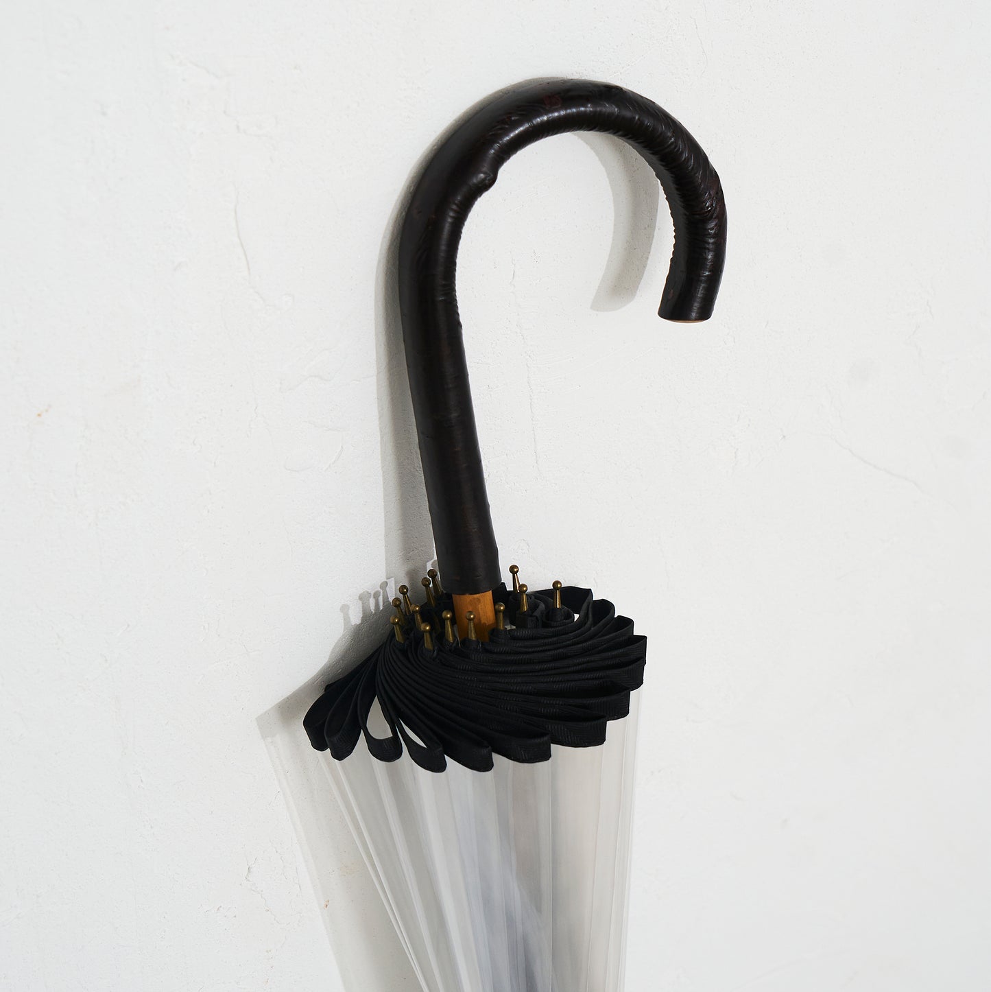 The handle is made from natural cherry wood.