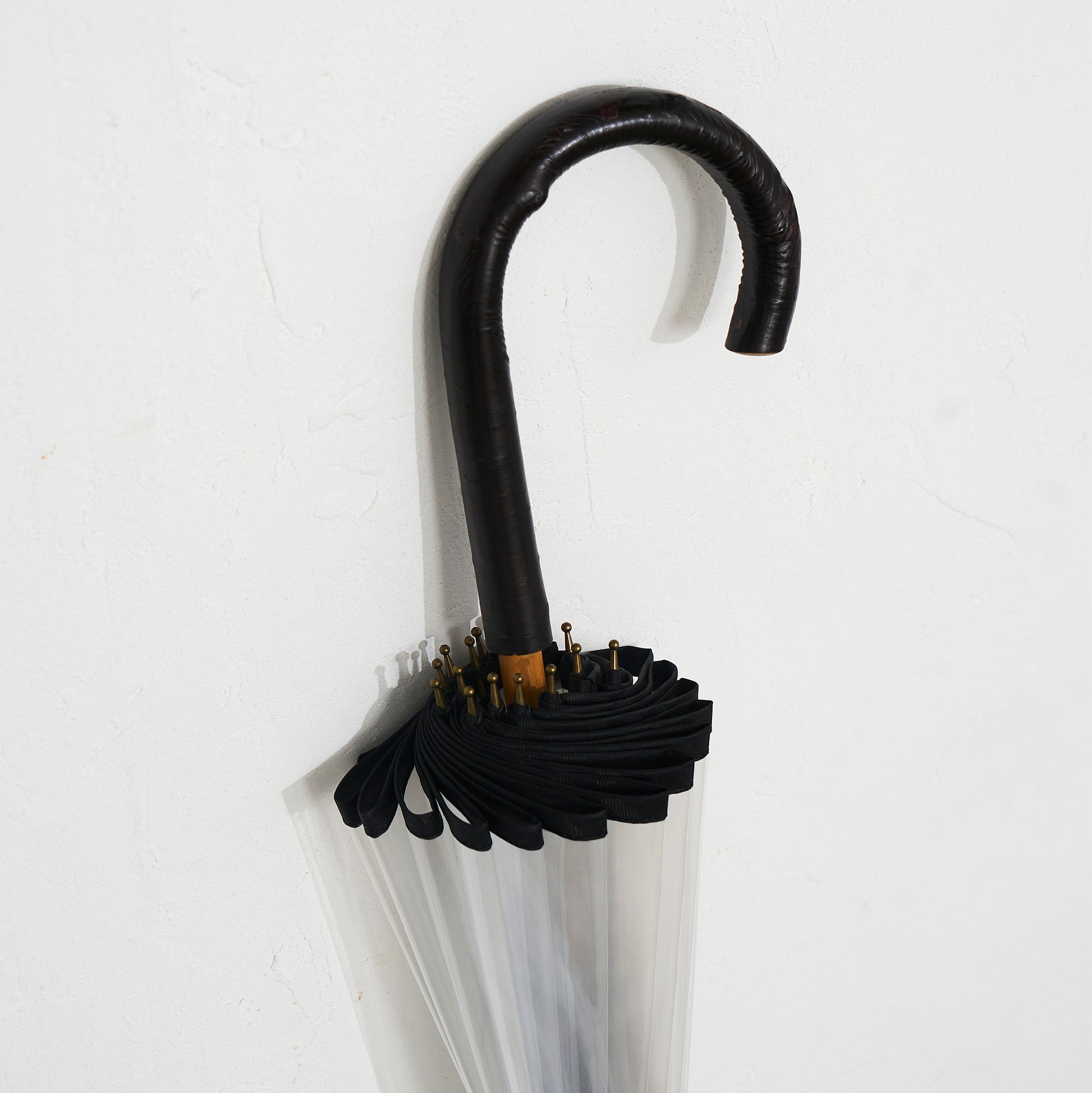 The handle is made from natural cherry wood.