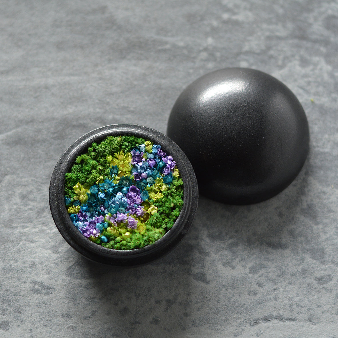 Preserved Flower Art Piece "Hanakogo"