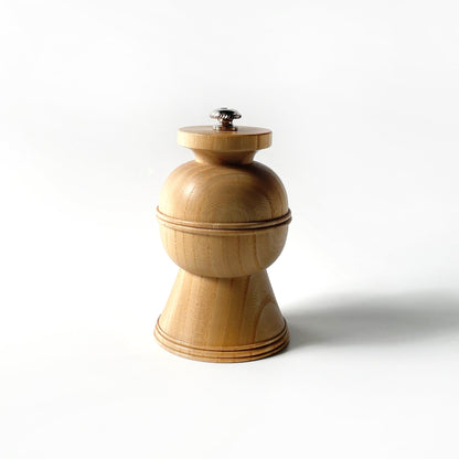 Hand-Turned Salt Mill<br>Uranaishi: H 4.3 in (110 mm) / Castor Aralia