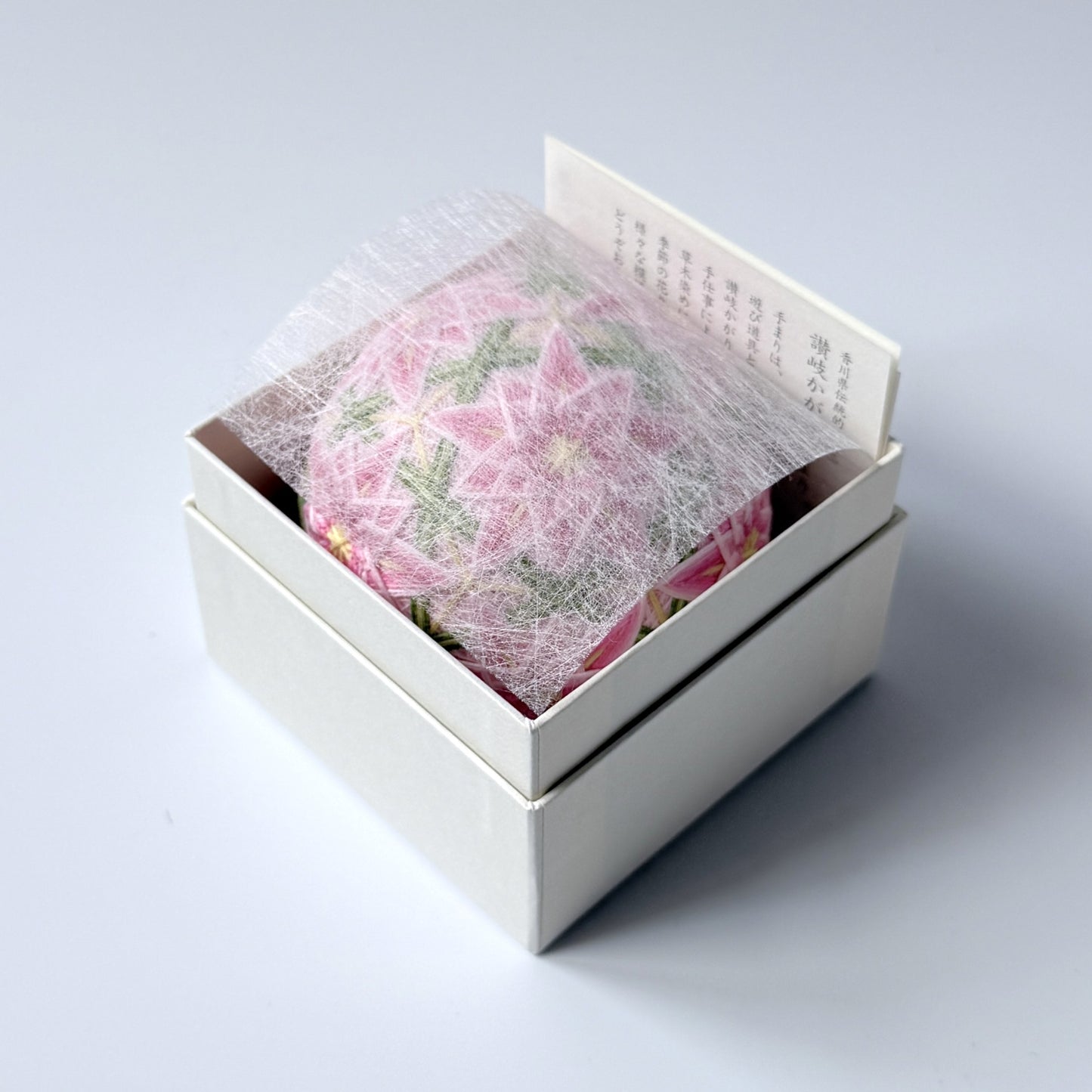 Wild Chrysanthemum<brDiameter: approx. 3.0 in (76 mm) <br> Circumference: approx. 9.4 in (240 mm)