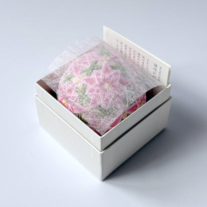 Wild Chrysanthemum<brDiameter: approx. 3.0 in (76 mm) <br> Circumference: approx. 9.4 in (240 mm)