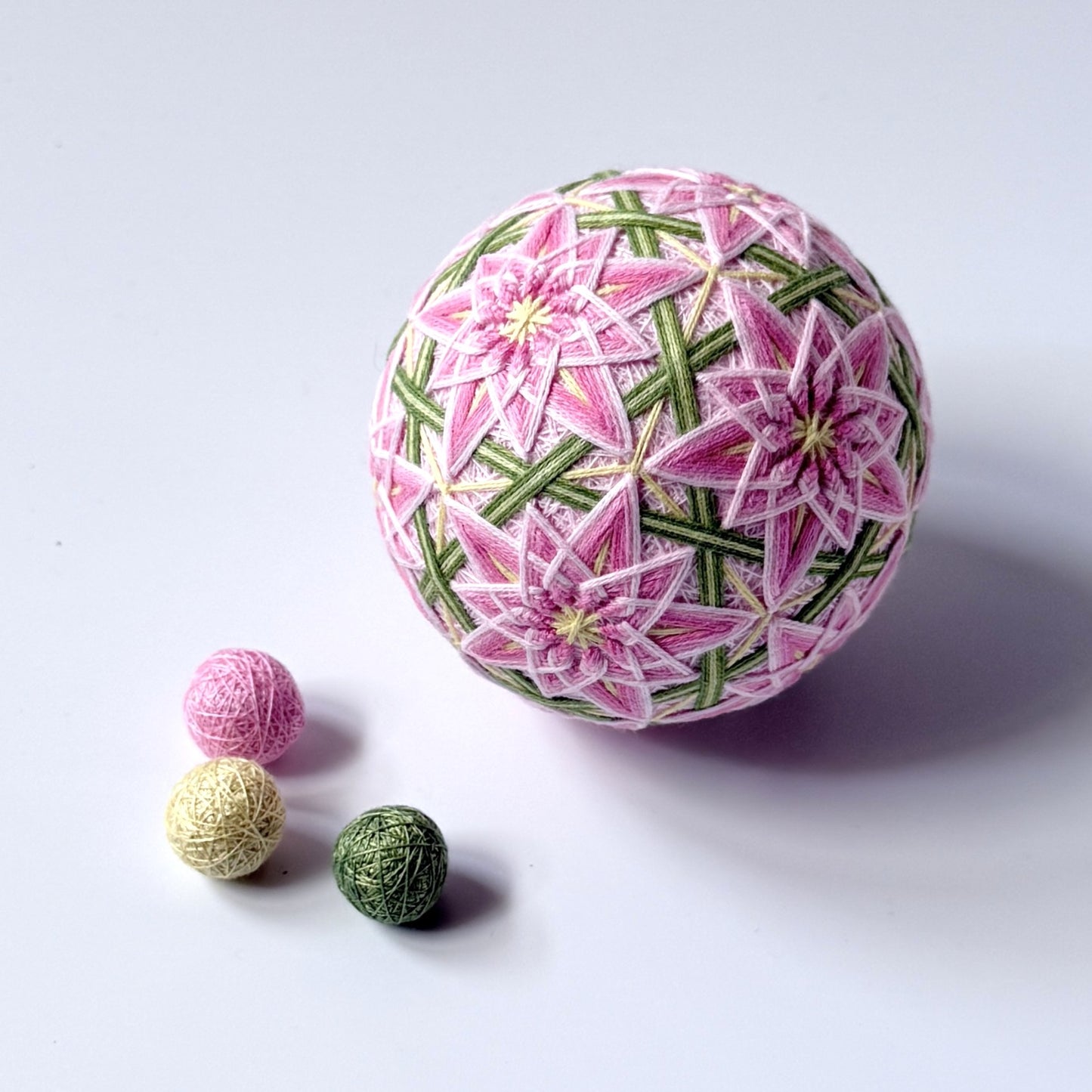 Wild Chrysanthemum<br>Diameter: approx. 3.0 in (76 mm) <br> Circumference: approx. 9.4 in (240 mm)
