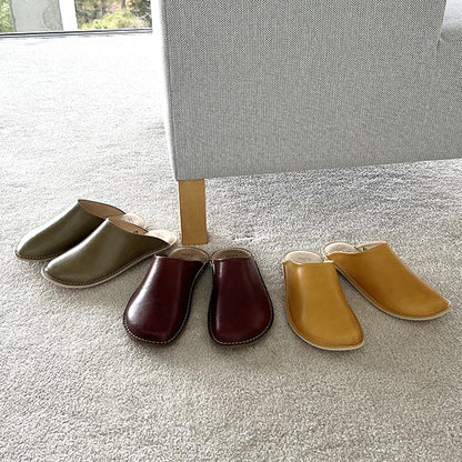 Room shoes "REELA" in Gloss Leather