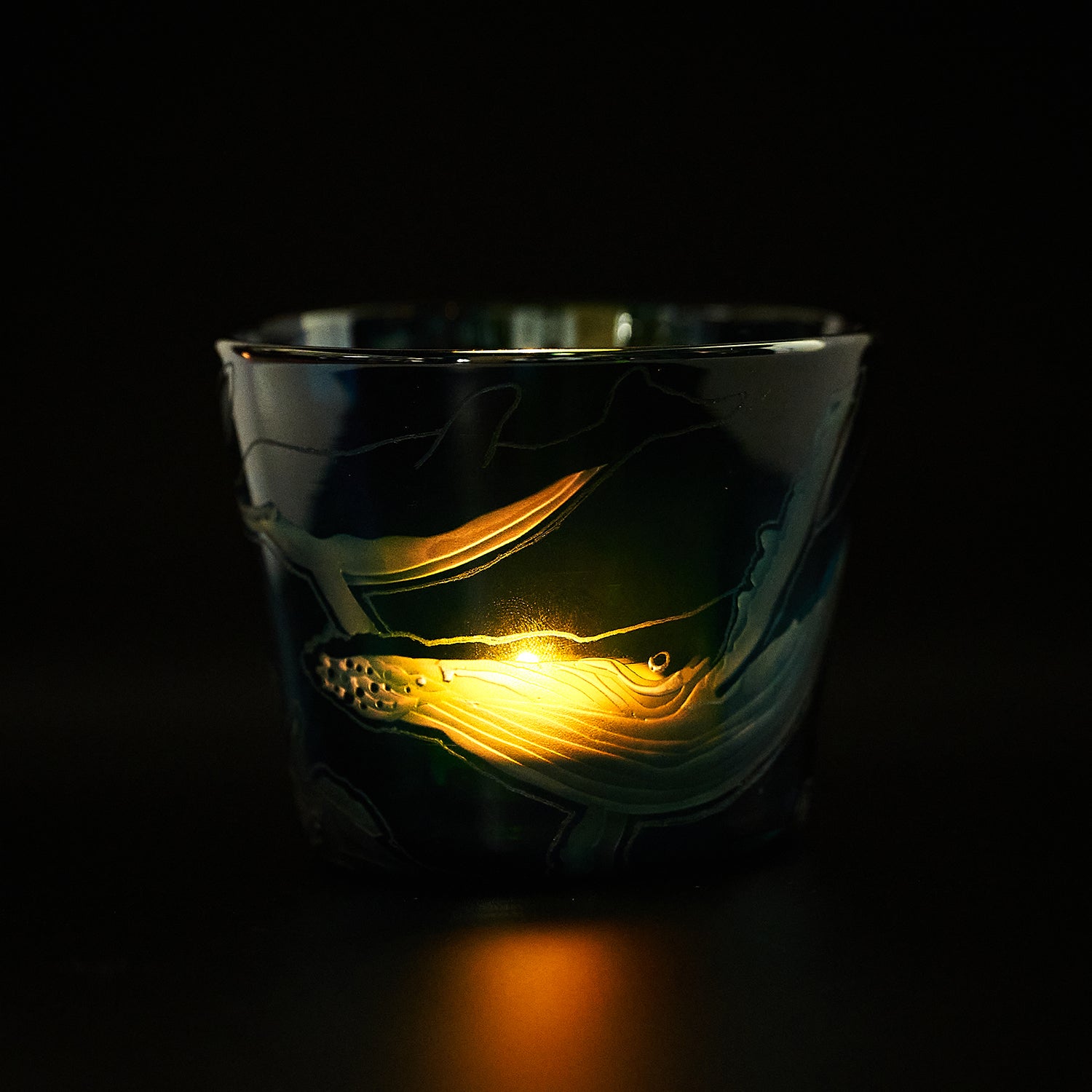 A candle inside. diameter 10 × height 7.6 cm /3.9″ × 3.0″