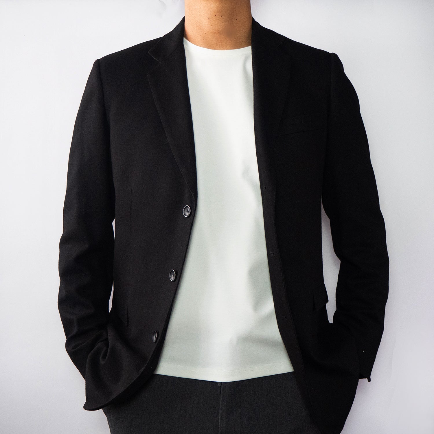 Size M / Model height: 180 cm (5'11")