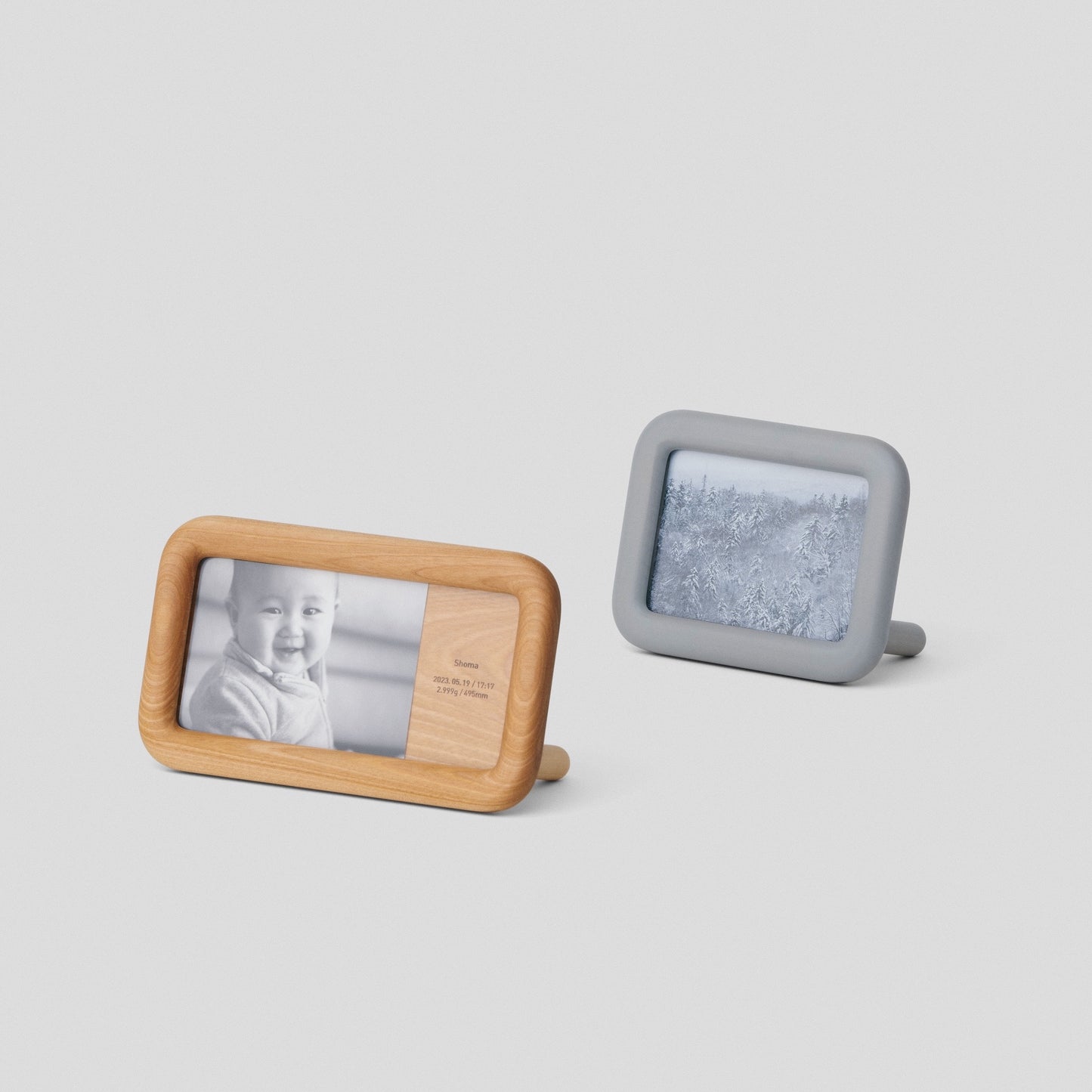 Sasaki Photo Frame Rounded / Natural and Light Gray (from left)