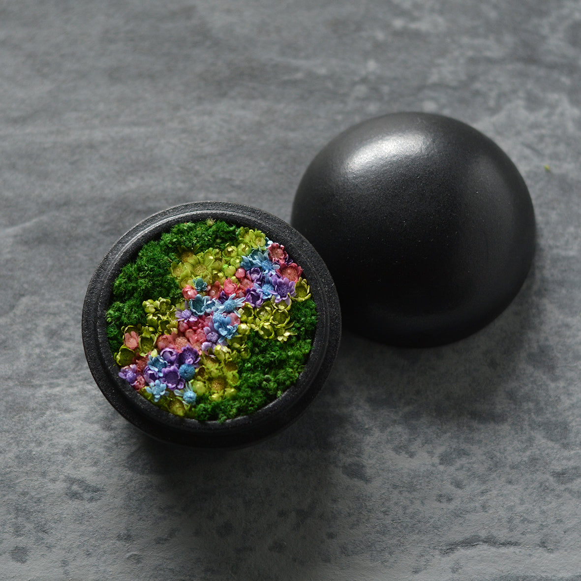 Preserved Flower Art Piece "Hanakogo"