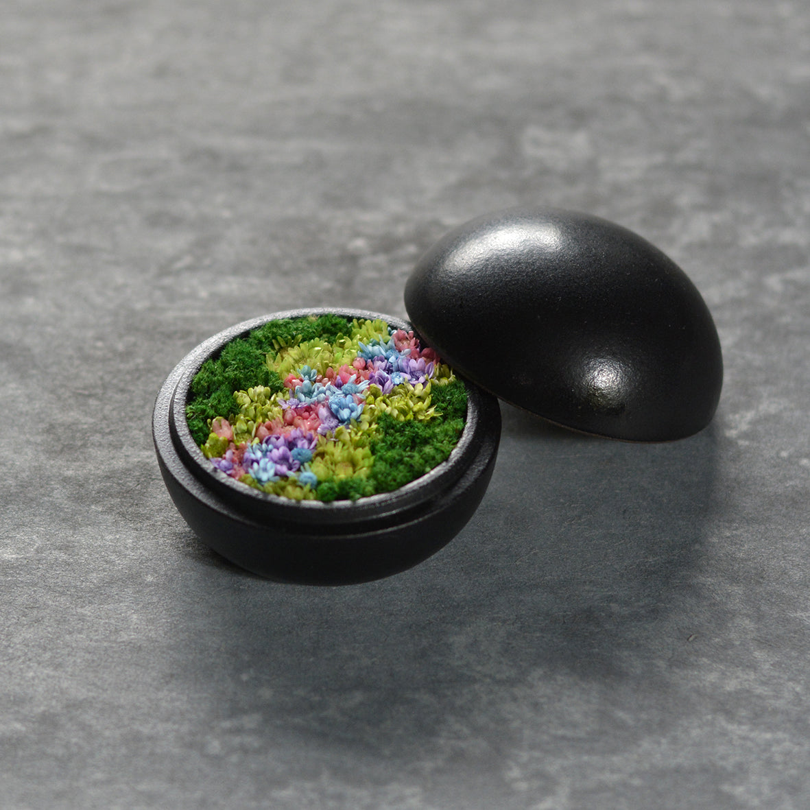 Preserved Flower Art Piece "Hanakogo"