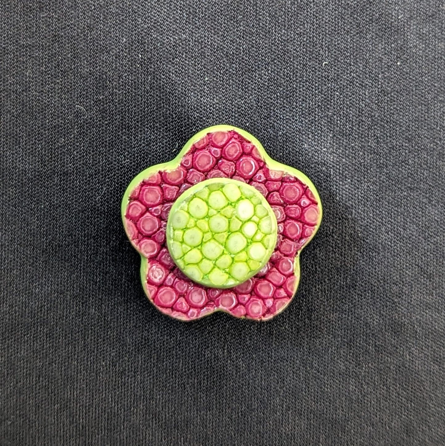 Go-One Stingray Boutonnière<br>Red Purple × Mint Green