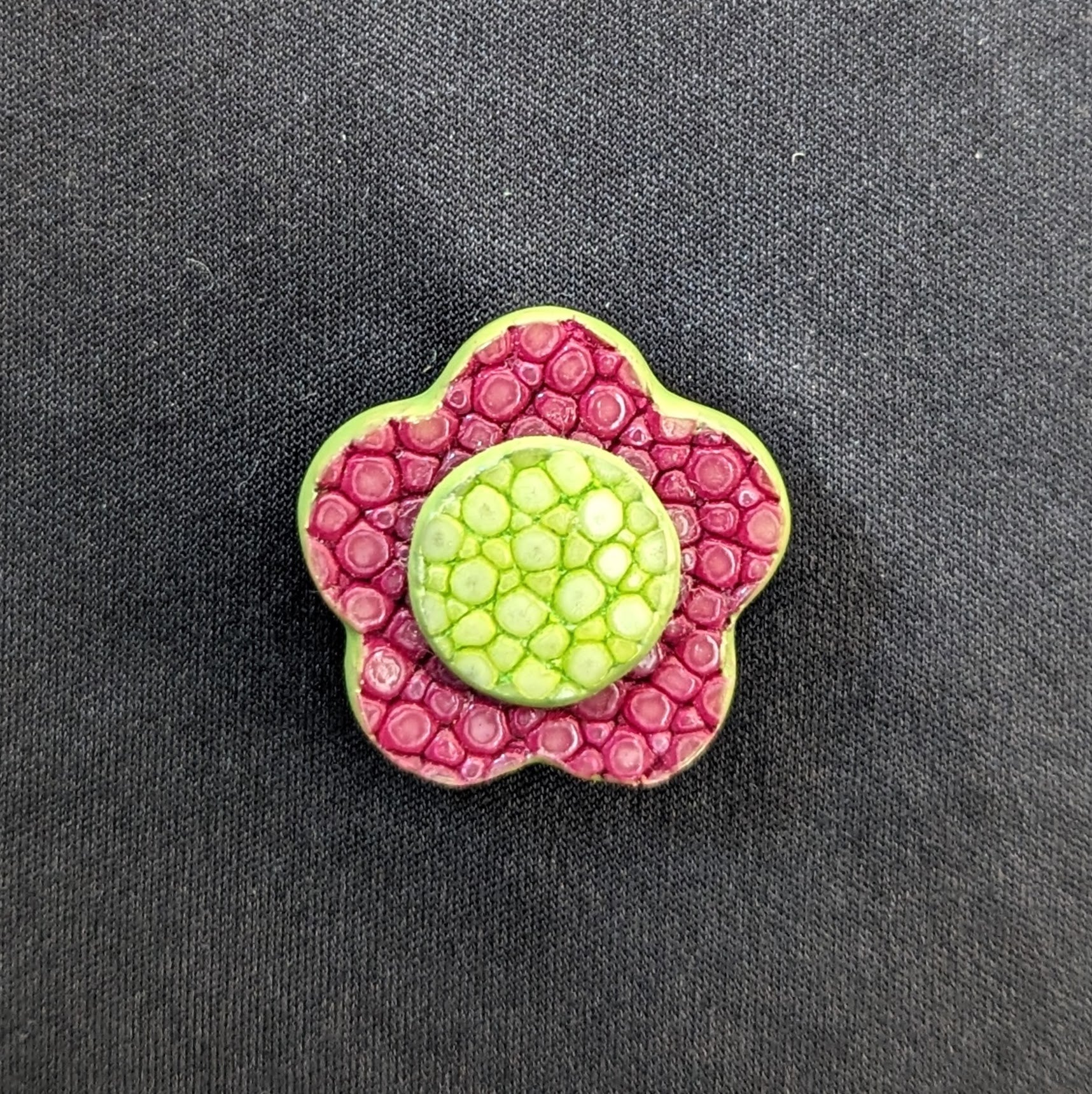 Go-One Stingray Boutonnière<br>Red Purple × Mint Green