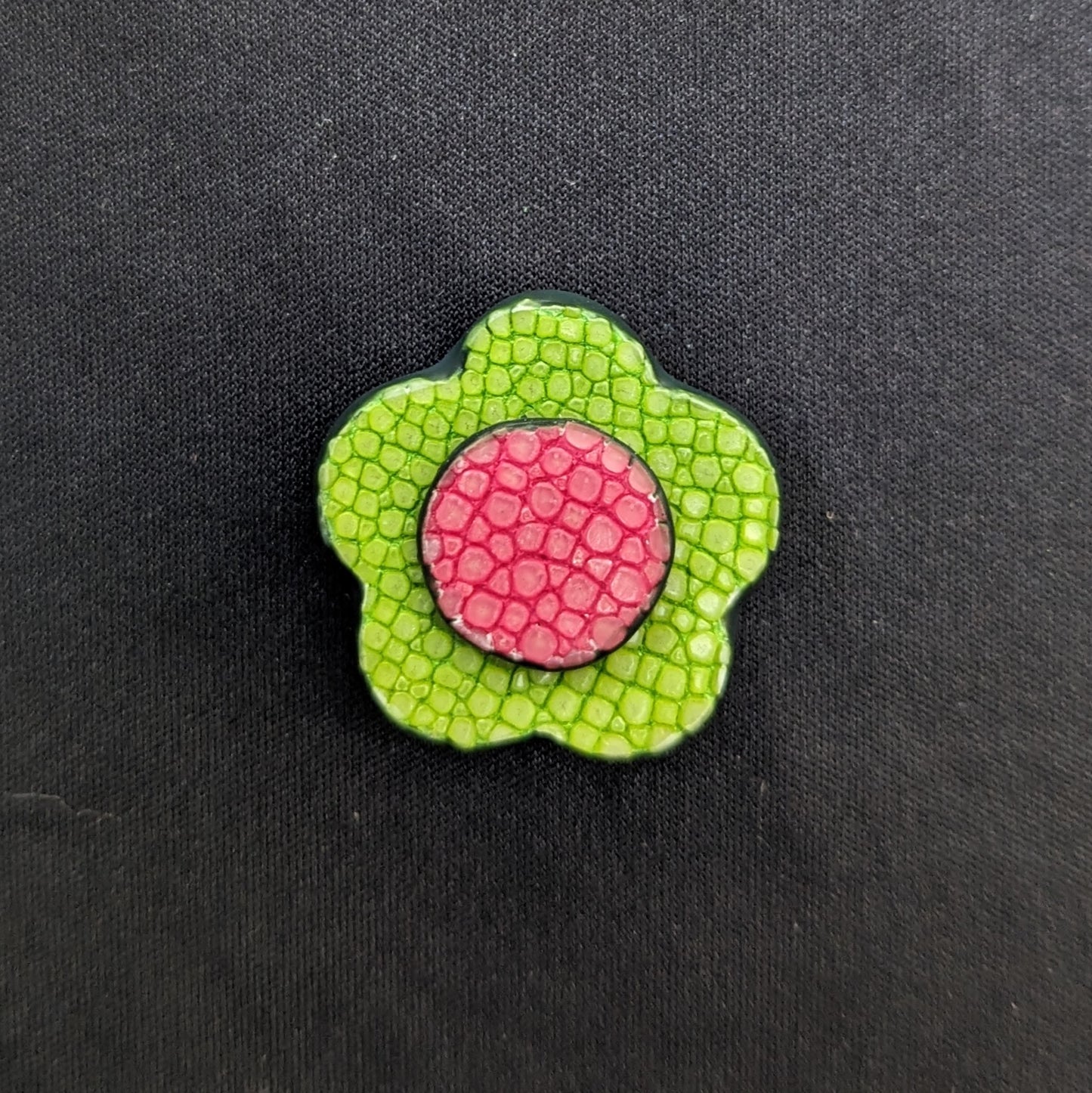 Go-One Stingray Boutonnière<br>Mint Green × Red Purple