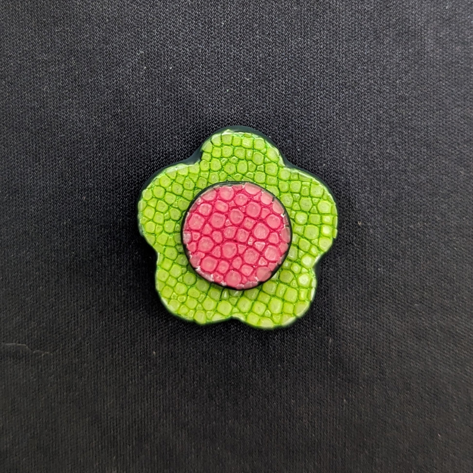 Go-One Stingray Boutonnière<br>Mint Green × Red Purple
