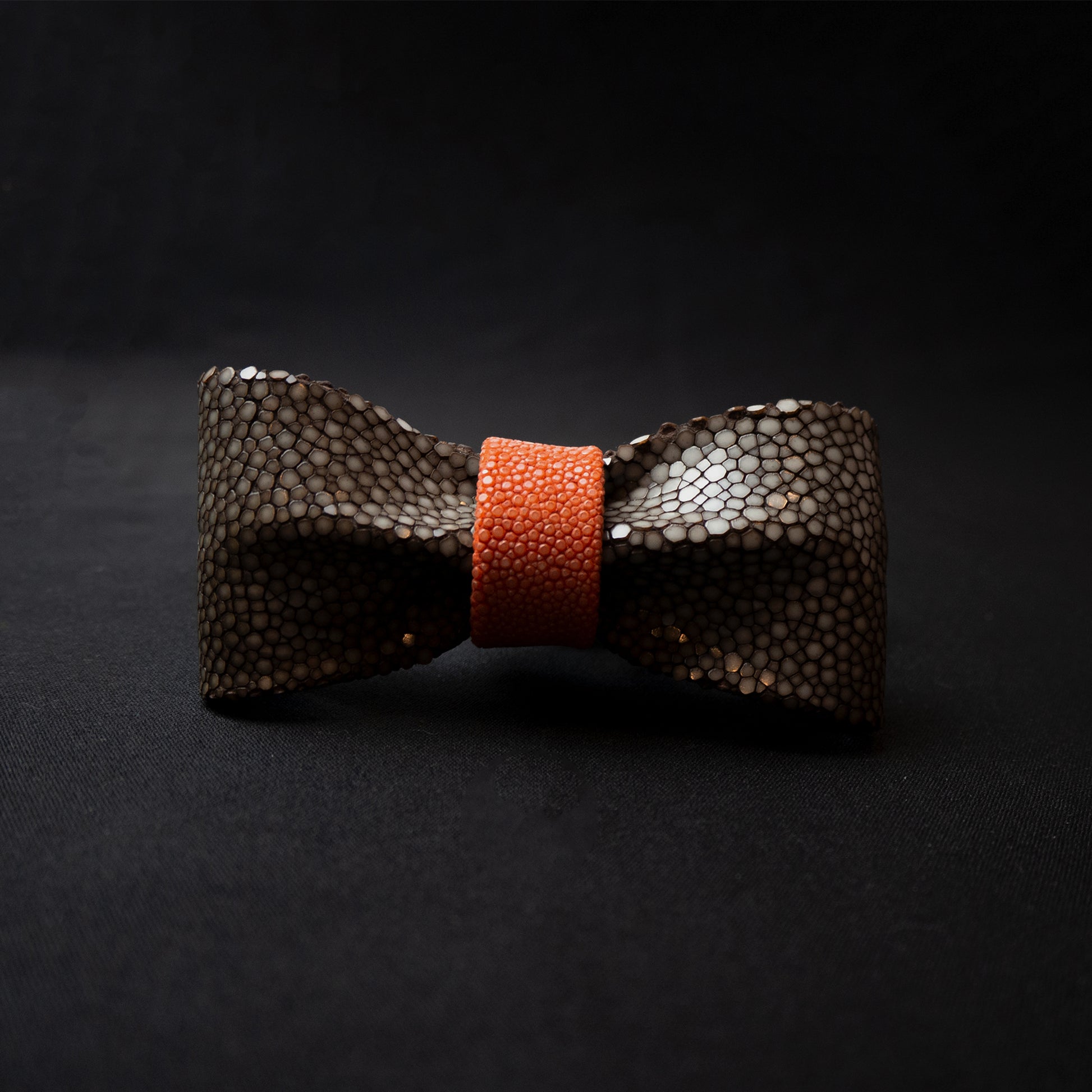 Stingray Bow Tie<br>Brown × Red