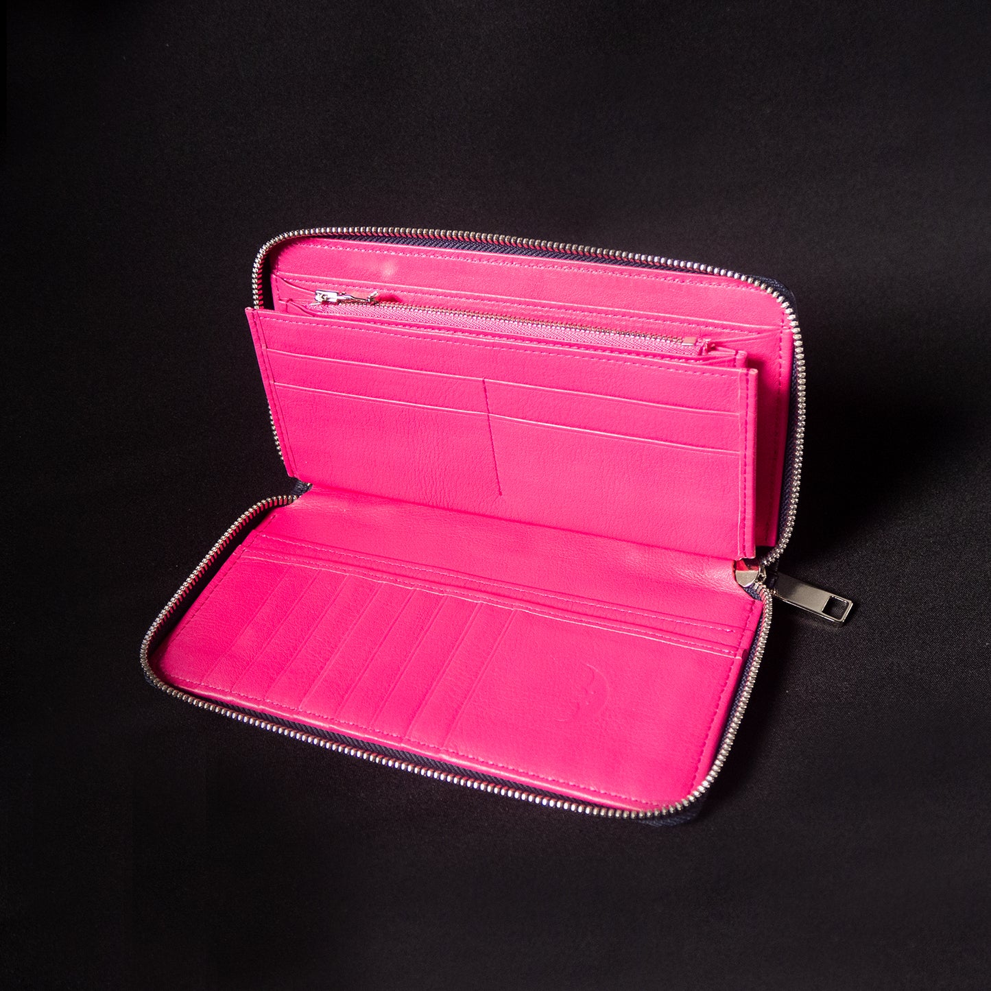 Go-One Stingray Leather Long Wallet<br>Navy / Pink Interior
