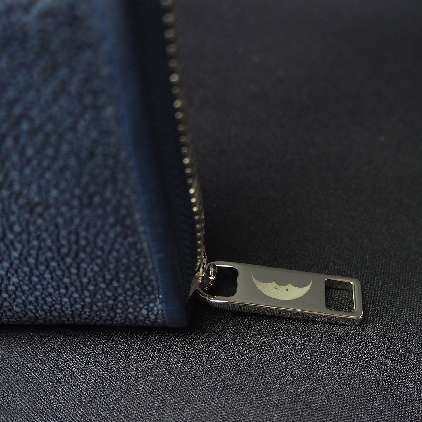 Go-One Stingray Leather Long Wallet<br>Zipper Detail