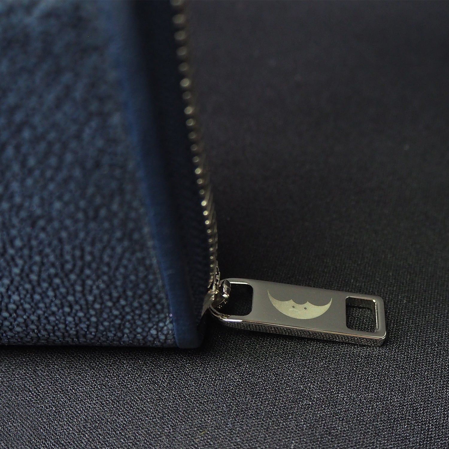 Go-One Stingray Leather Long Wallet<br>Zipper Detail