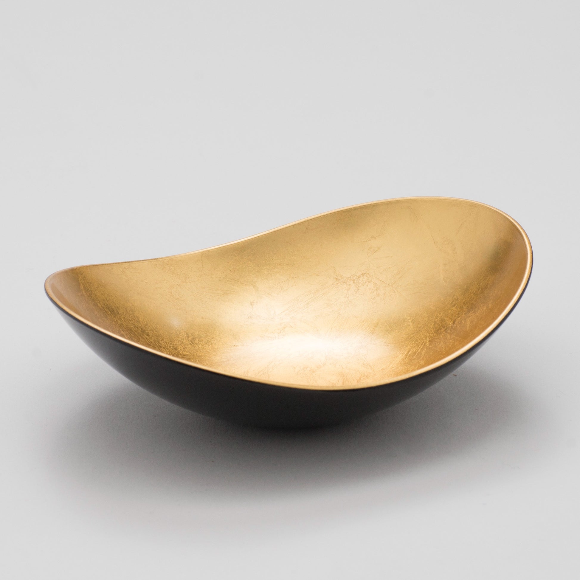 Hakuza Sumikeshi Gold Leaf Oval Bowl<br>Towa-iro / Full Coverage