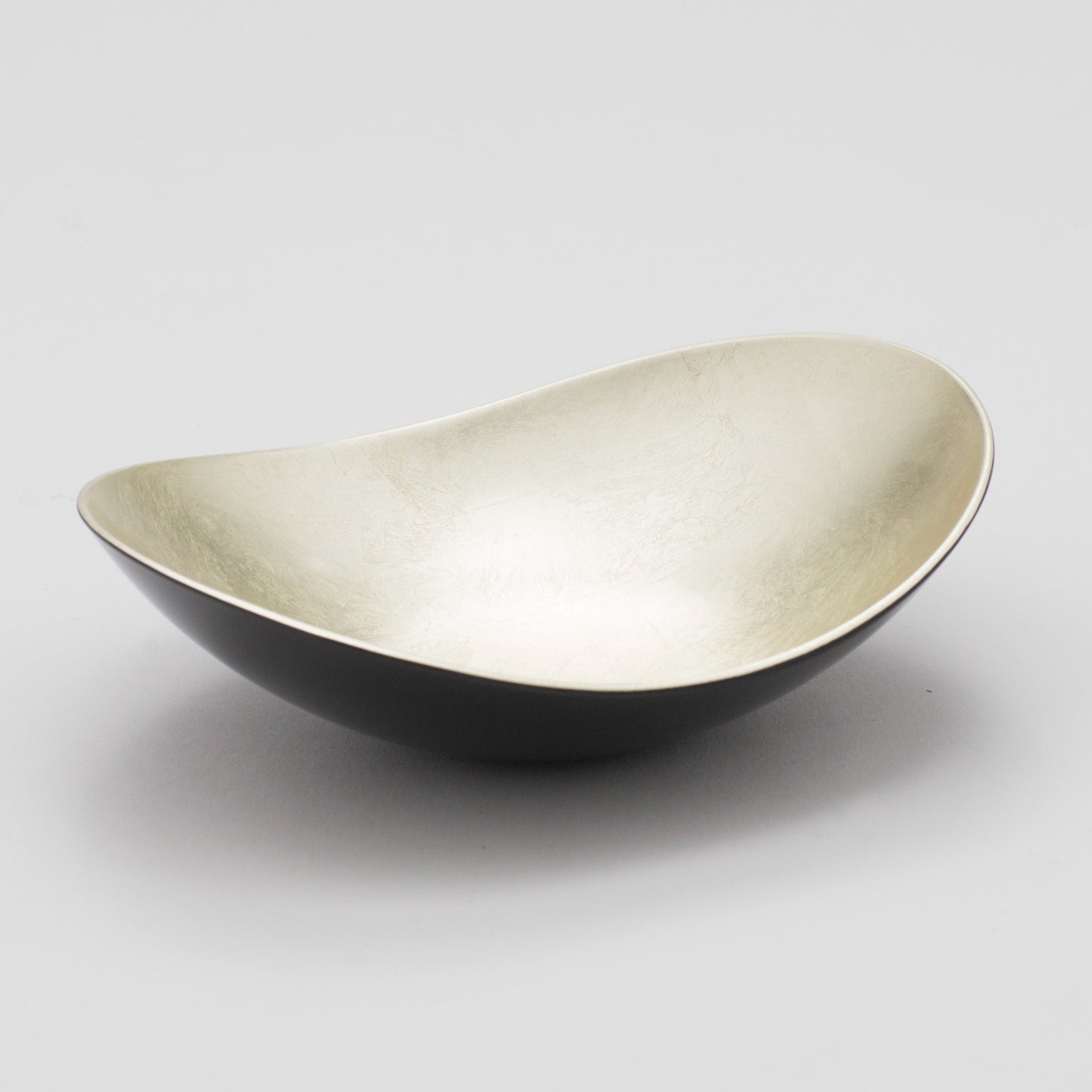 Hakuza Sumikeshi Gold Leaf Oval Bowl<br>Sada-iro / Full Coverage