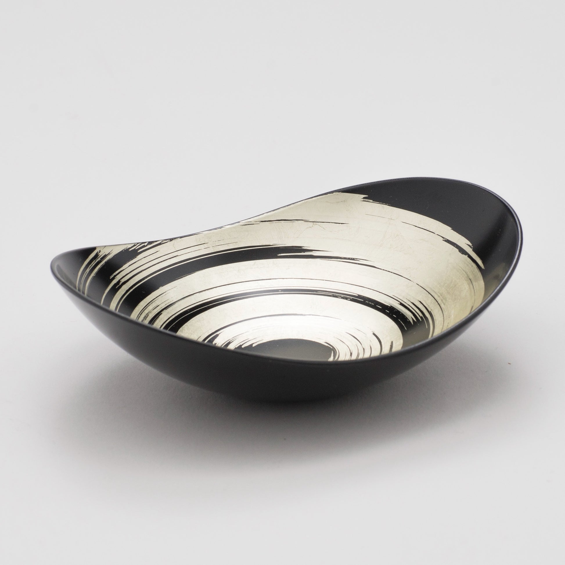 Hakuza Sumikeshi Gold Leaf Oval Bowl<br>Sada-iro / Brushstroke