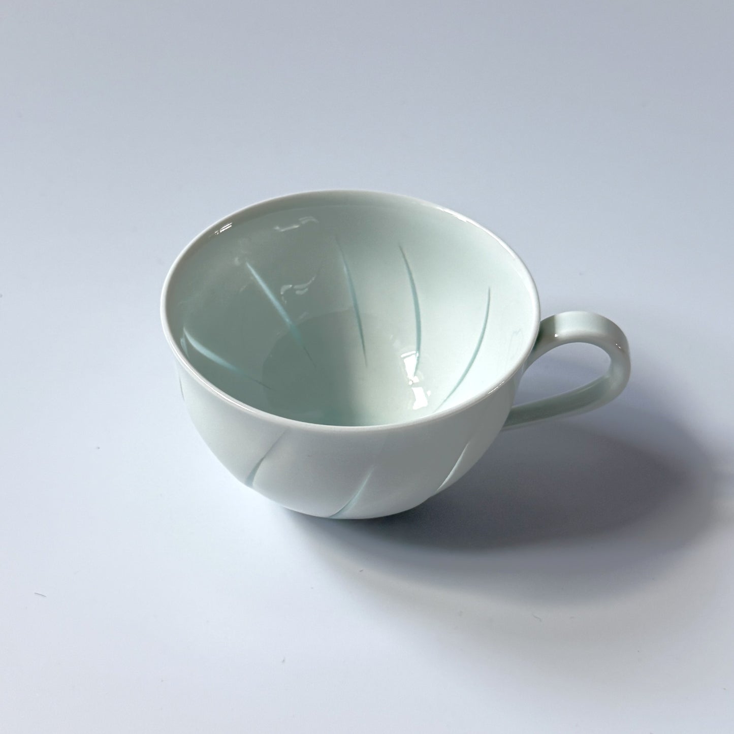 Tea Cup: Dia. 3.5 × H 2.2 in (90 × 55 mm)