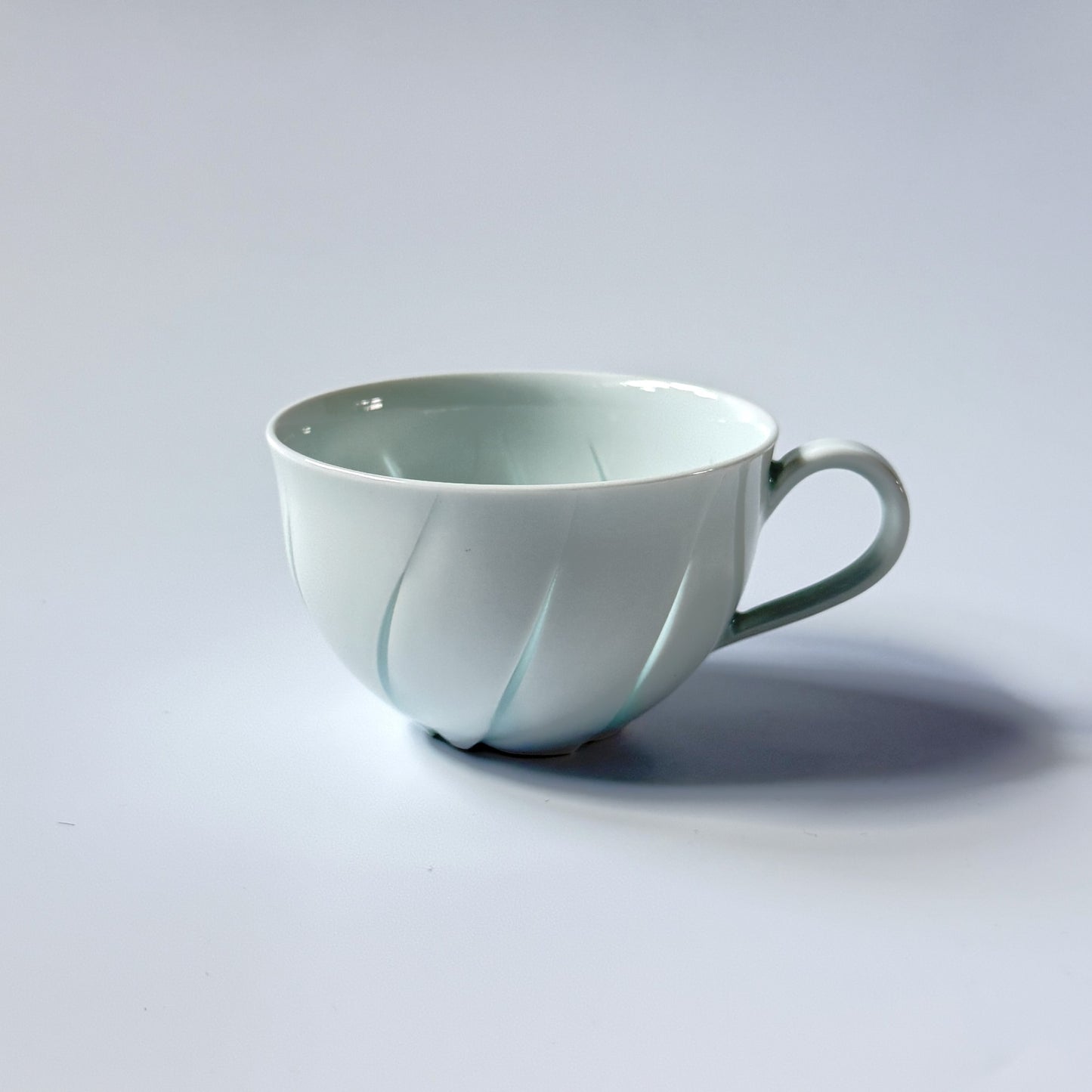 Tea Cup: Dia. 3.5 × H 2.2 in (90 × 55 mm)