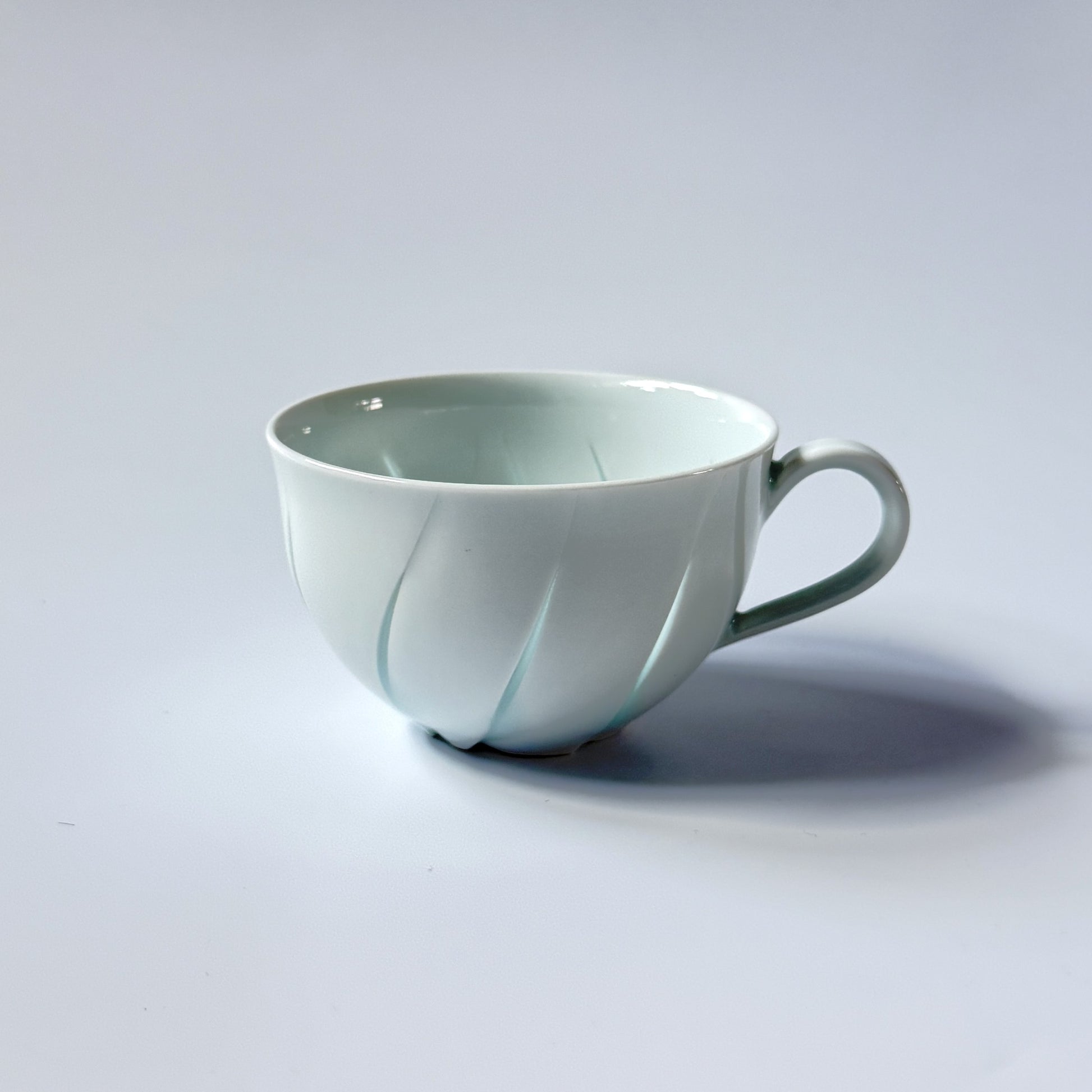Tea Cup: Dia. 3.5 × H 2.2 in (90 × 55 mm)