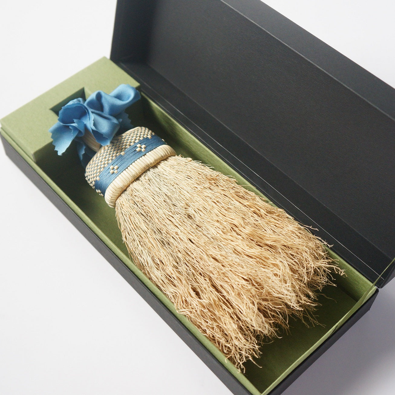 Nambu Clothing Broom