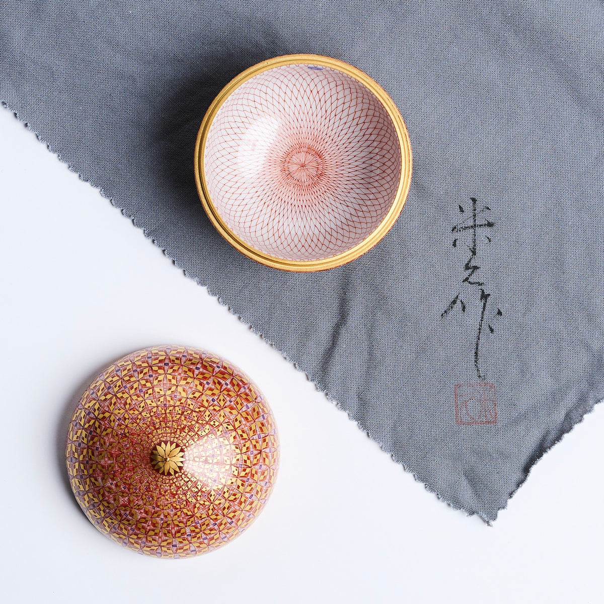 Kazuhiko Komekyu<br>Kutani Ware Porcelain Case
