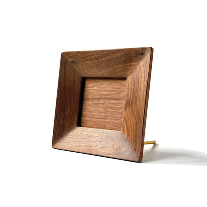 Walnut / square<br>W 6.3 × D 6.3 × H 1.2 in (160 × 160 × 30 mm)