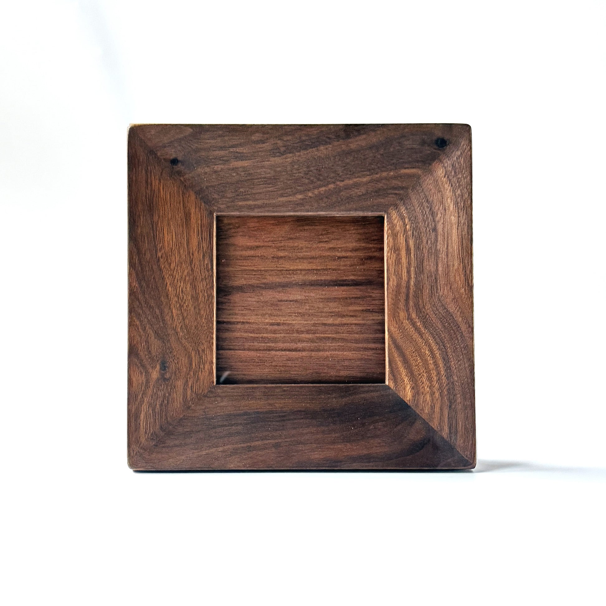 Walnut / square<br>W 6.3 × D 6.3 × H 1.2 in (160 × 160 × 30 mm)